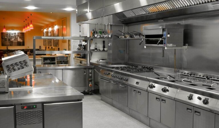 Best Commercial Kitchen Equipment for Professional Restaurant