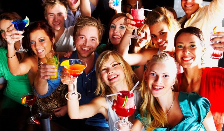 The Ultimate Guide On How To Organize The Best College Dorm Party
